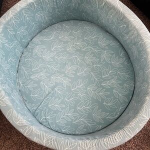 Leaf Patterned Foam Ball Pit